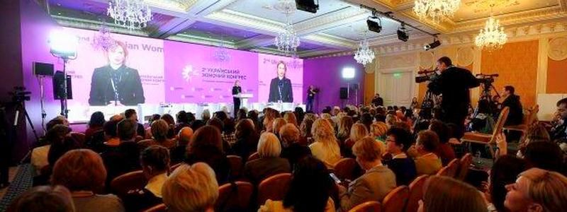 В Киеве сотни успешных женщин решают, как прийти в Верховную Раду и отправлять мужчин в декрет