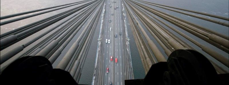 В Киеве компания малолетних руферов залезла на вершину Северного моста