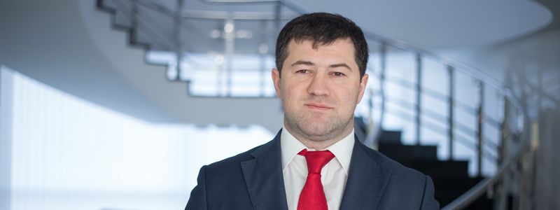 TIME назвала людей года, Украина получила 500 миллионов долларов от ЕС, а Насирова восстановили в должности: ТОП новостей дня