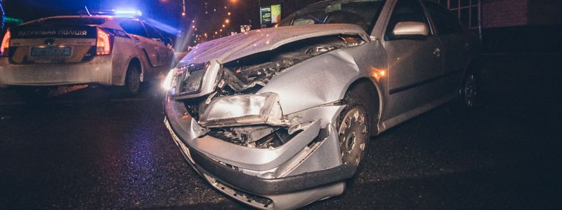 В Киеве на улице Антоновича два автомобиля Skoda не поделили дорогу: есть пострадавшие