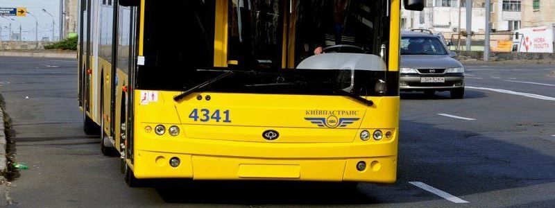 Електронні квитки в Києві: куди йдуть державні кошти та хто замінить кондуктора