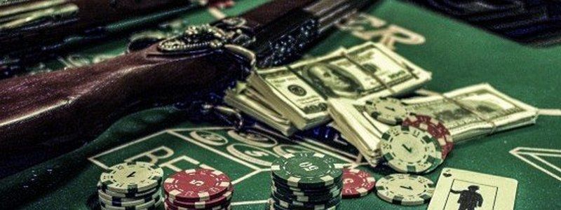 Карты, деньги и стволы: в "Арена-Сити" в Киеве накрыли подпольное казино