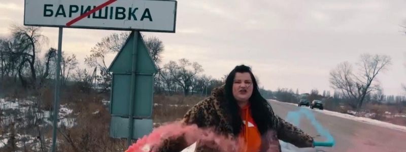 Рэп-воспитательница из Барышевки Alyona Alyona выпустила клип про переезд в Киев