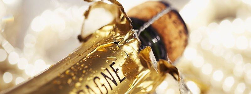 Как правильно выбрать алкоголь на Новый год и не купить подделку