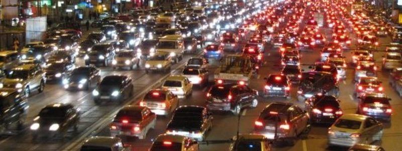 В Киеве ввели оперативное положение для транспорта: какие маршруты сбились с графика и где пробки