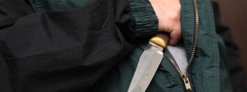 Под Киевом мужчина устроил поножовщину на новогоднем празднике в школе