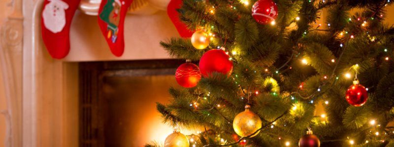 Как правильно установить елку, чтобы не сжечь дом
