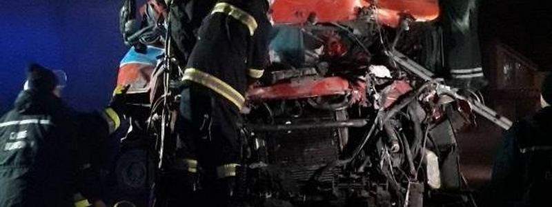 Три погибших в ДТП с фурой под Хмельницким, взрыв гранаты в Харькове и авто на взлетной полосе в Германии: ТОП новостей дня