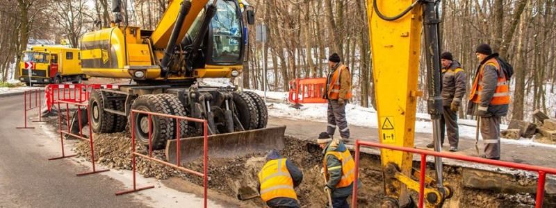 В Киеве на Борщаговке в жилых домах, садиках и школах пропало отопление и горячая вода