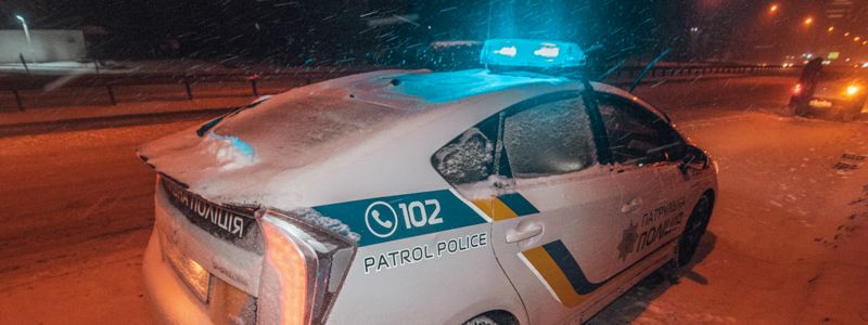 В Киеве возле метро "Левобережная" Skoda сбила семью с годовалым ребенком: погибла женщина