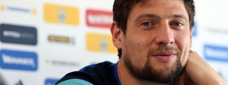 Смерть одного из создателей "Матрицы", "Богемская рапсодия" в исполнении Королевской гвардии Великобритании и переход Селезнева в новый футбольный клуб: ТОП новостей дня