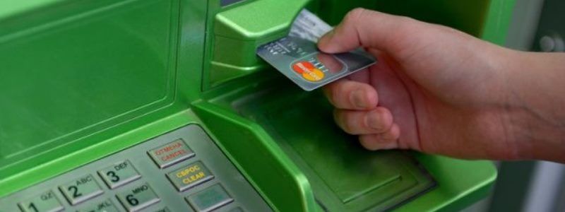 В Украине на одну ночь перестанут работать карты ПриватБанка