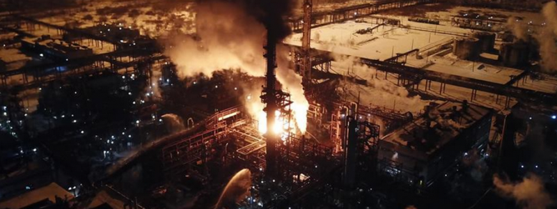 Пожар на химзаводе в Калуше, безпроводная зарядка от Apple и "безштанные выходные" в Лондоне: ТОП новостей дня