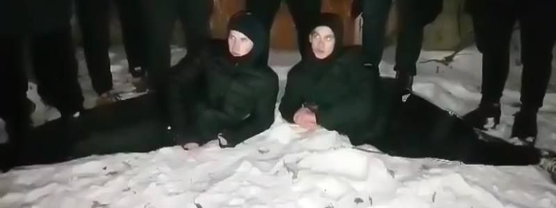 В Киеве нашли и заставили извиняться подростков, которые толпой избили мужчину у ТРЦ Gulliver