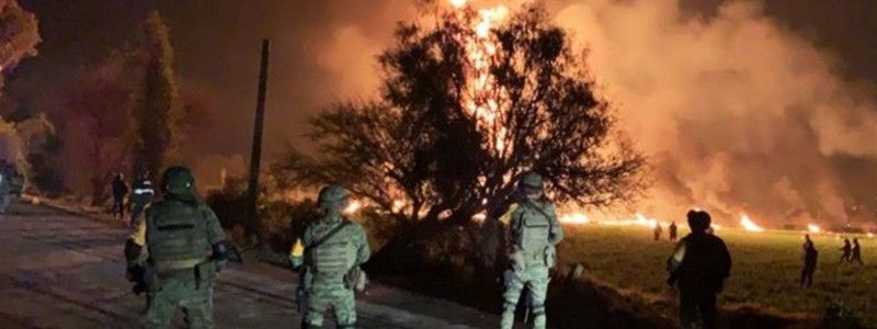 Скандал вокруг Facebook, попытка самосожжения в Праге и смерть самой милой собаки в мире: ТОП новостей дня