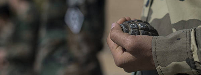 В Киеве парень хранил дома боеприпасы и угрожал соседям гранатой