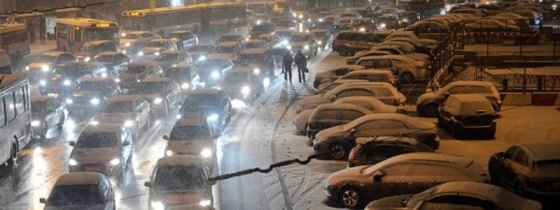Киев сковали 9-балльные пробки: какие улицы и мосты стоит объезжать