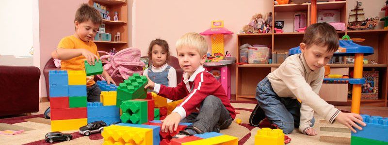 Опрос недели: нужно ли зачислять в детсады без очереди жителей с Картой киевлянина