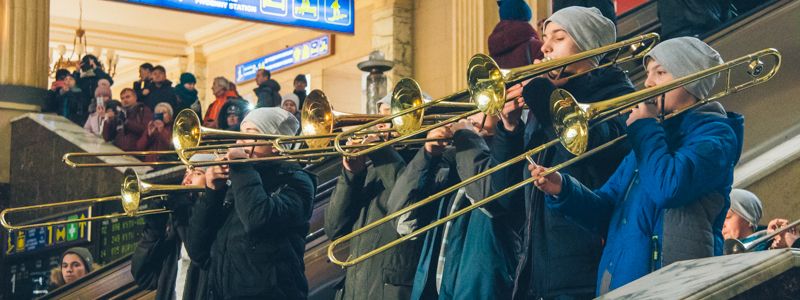 На Центральном железнодорожном вокзале в Киеве 200 человек спели "Щедрик": кто и зачем