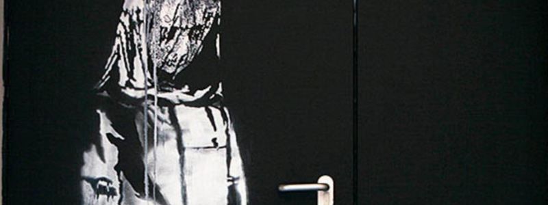 Взрыв на Филиппинах, кража новой картины Бэнкси и 700-часовой фильм в Париже: ТОП новостей дня