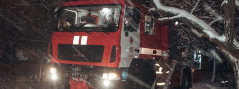 В Киеве горел деревянный жилой дом