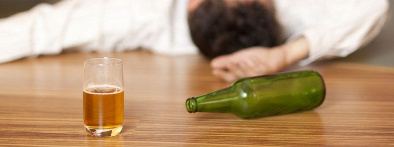 В Киеве женщины споили и усыпили незнакомого мужчину