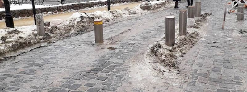 В Киеве Андреевский спуск перекрыли для автомобилей: подробности