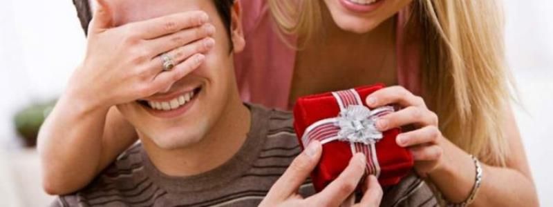 Что подарить парню на День святого Валентина 2019: оригинальные идеи