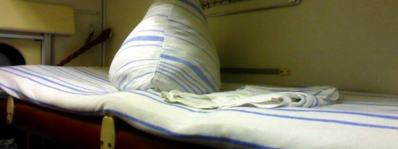 Что делать, если в поезде выдали мокрое или грязное белье и кто за этим следит