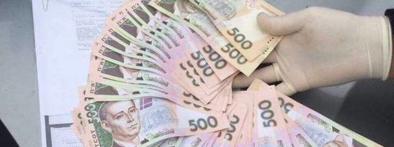 В Киеве замдиректора госучреждения требовала у предпринимателя взятку в размере 190 000 гривен
