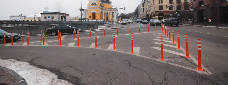 В центре Киева появился "островок" и защита от автохамов: что это значит для пешеходов и водителей