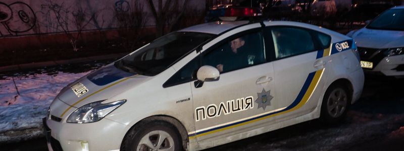 В Киеве на Харьковском в подъезде повесился мужчина