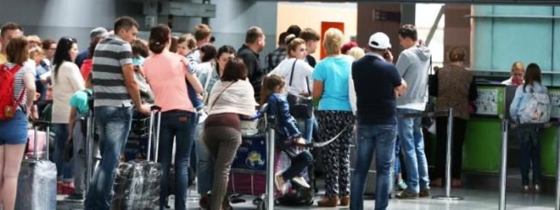 Самолет из Афин в Киев задержали на сутки из-за подозрительного вещества на борту