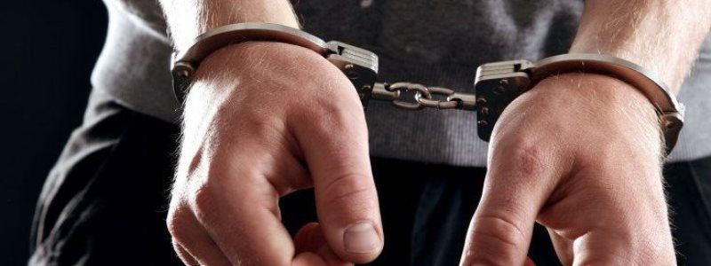 В Киеве мужчина грабил школьников и сломал полицейскому ногу