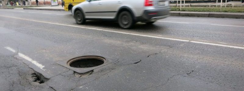 Куда обращаться, если заметили отсутствие люка на дороге