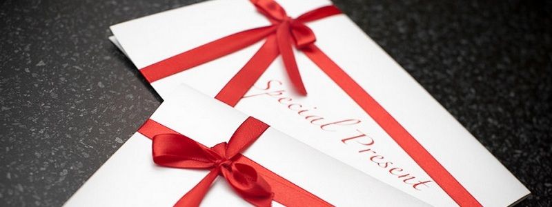 Какие подарки покупали влюбленные ко Дню святого Валентина