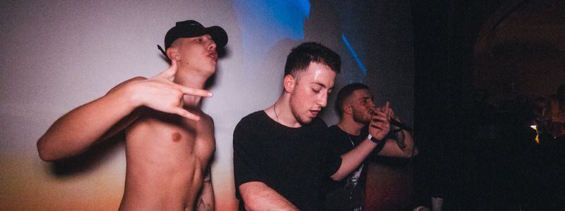 "Олдскульная" музыка, море алкоголя и чрезмерная откровенность: как молодежь Киева отпраздновала День святого Валентина