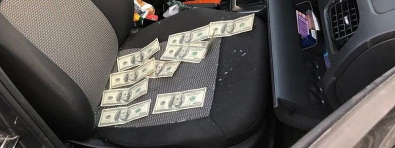 Под Киевом следователь изъял у мужчины автомобиль и требовал взятку за его возврат