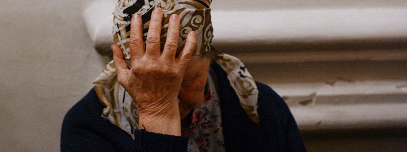 В Киеве возле супермаркета пенсионерка поучаствовала в акции и потеряла больше 7000 долларов