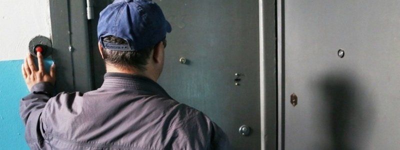 В Киеве мужчина приходил проверять счетчики и обворовывал квартиры