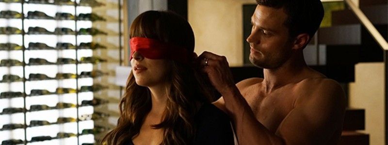 Как правильно подарить девушке интимную игрушку на 8 Марта и где ее купить