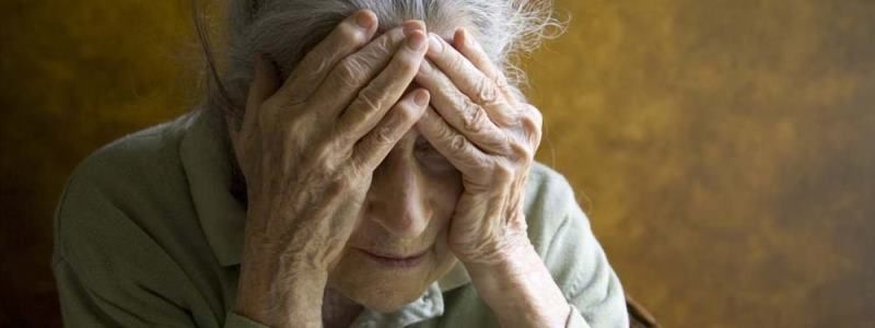 В Киеве две женщины представились соцработниками и избили 80-летнюю бабушку