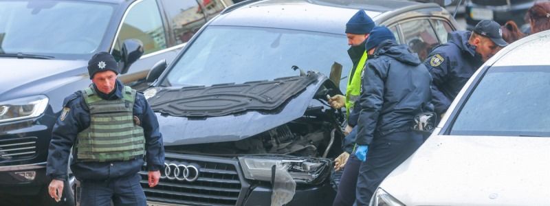 Взрыв Audi на Оболони в Киеве: в полиции подозревают покушение на убийство