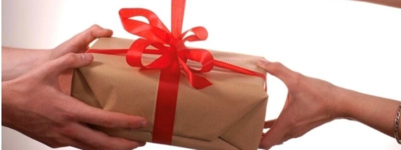 Як на 8 березня отримати iPhone, а не сковорідку