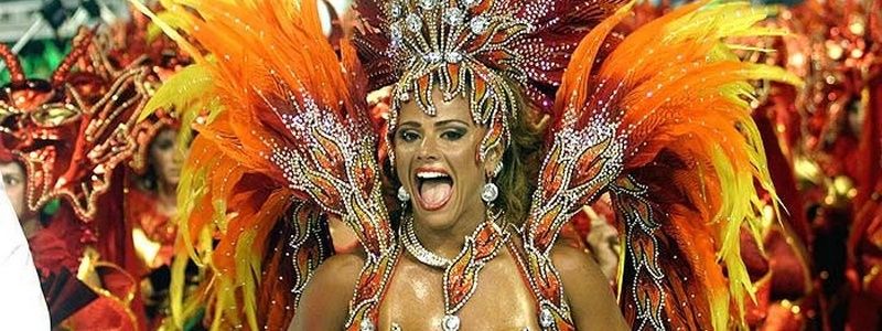 ДТП с участием 35 машин в России, карнавал в Бразилии и пожар в Кривом Роге: ТОП новостей дня