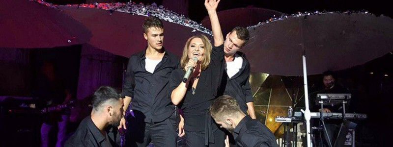 Песня на языке жестов, танец с Владом Ямой и забитый зал: как в Киеве прошел концерт Натальи Могилевской