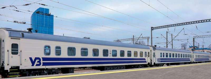 "Укрзалізниця" отказалась от советских ковровых дорожек и линолеума в новых поездах