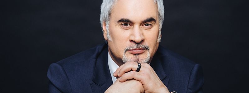 Женский плейлист на 8 марта: что послушать на девичнике под винишко