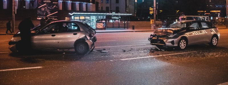 В Киеве на площади Победы столкнулись три автомобиля