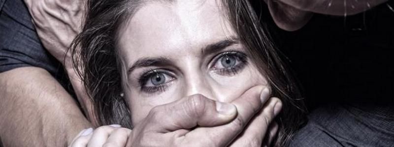 Под Киевом мужчина насиловал девушку и снимал на видео: что ему грозит